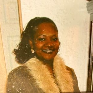 Meet your Posher, Kimberly welcome to tiny blessings discount shop